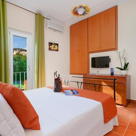 Bed and Breakfast Relais Santa Lucia Сорренто Екстер'єр фото
